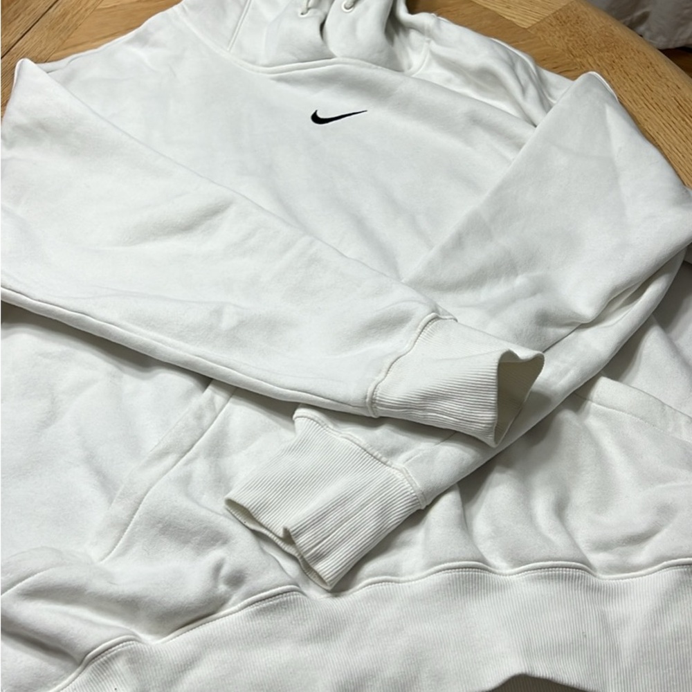 Nike women’s White Sweatshirt